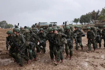 Izraelská armáda v Gaze používá „hloupé bomby“ a snaží se zaplavit tunely Hamásu, píší americká média