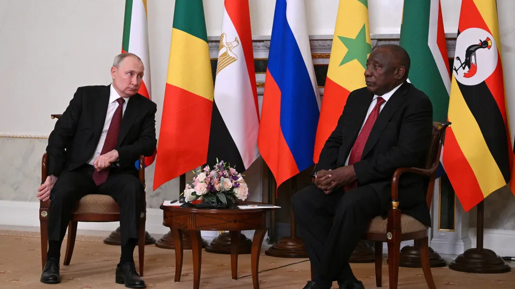 Vladimir Putin s jihoafrickým protějškem Cyrilem Ramaphosou