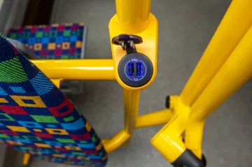 Pražský dopravní podnik plošné zavedení nabíječek ve vozech neplánuje