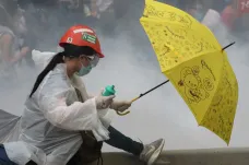 Nová generace bojuje za demokracii v Hongkongu, v protestech proti Číně přitvrzuje