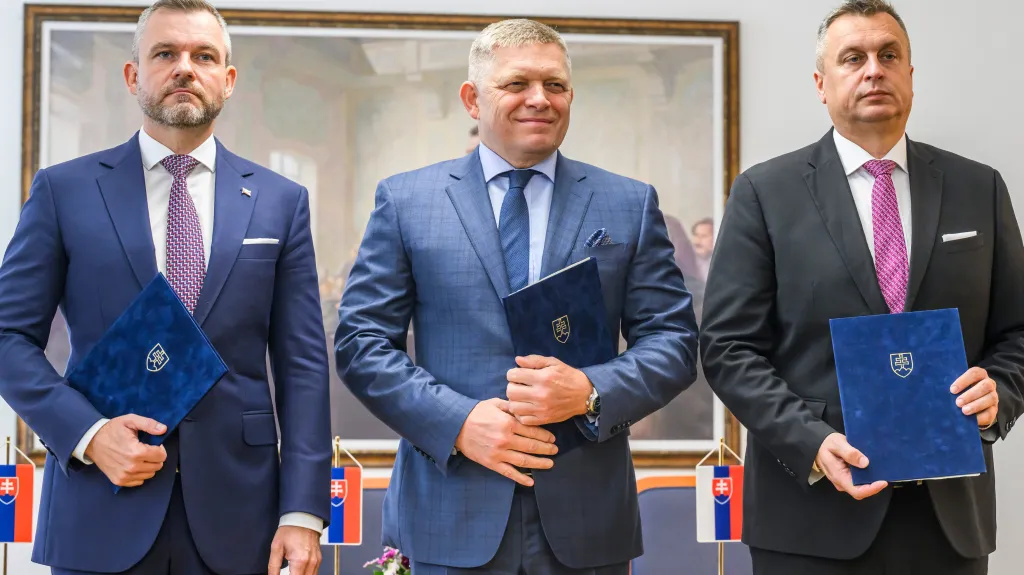 Peter Pellegrini, Robert Fico a Andrej Danko po podpisu memoranda o vládě