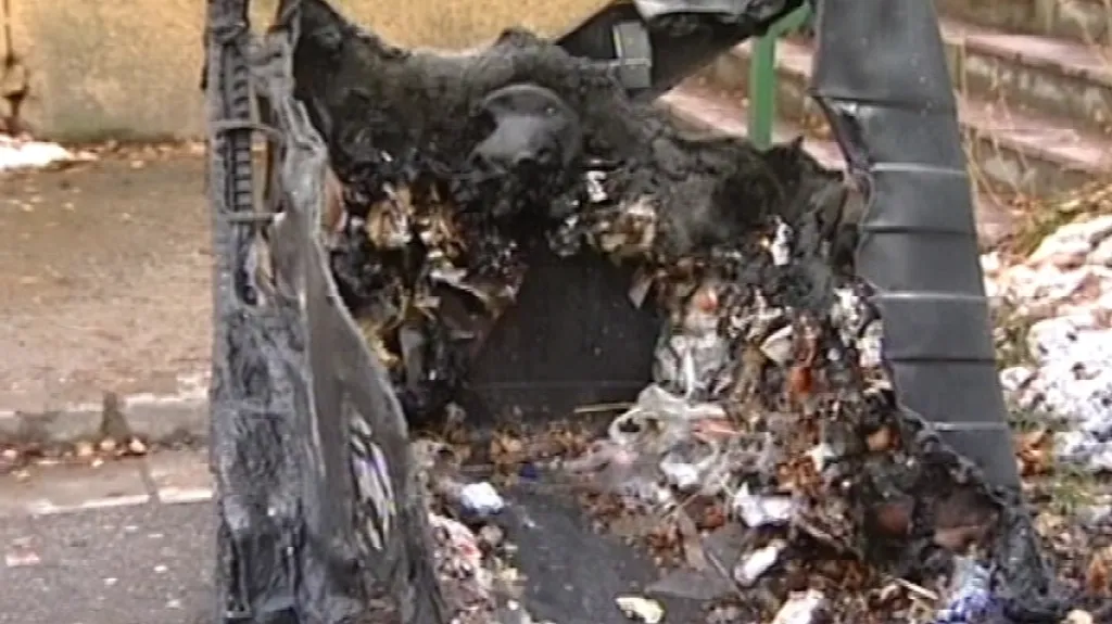 Vyhořelý plastový kontejner