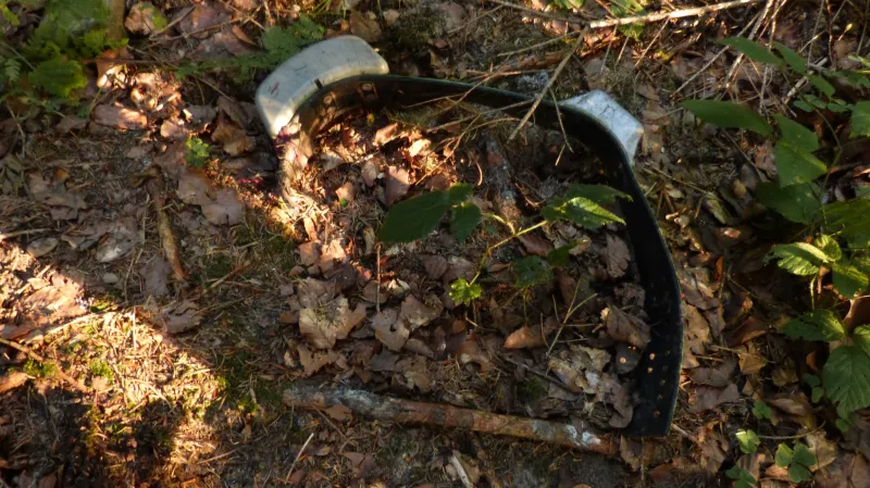 Telemetrický obojek našli vědci v lese