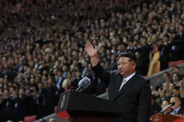 Medvěděv i čínský premiér na oslavách v KLDR načínali „novou kapitolu“