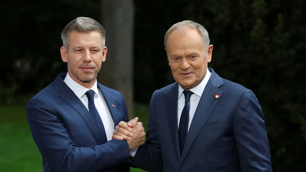Maďarský premiér Péter Magyar (vlevo) se svým polským protějškem Donaldem Tuskem ve Varšavě (20. května 2026)