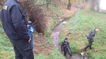 Kriminalisté prohledávají místo nálezu těla v Brně-Bosonohách