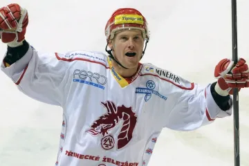 Adamský rozhodl 13 sekund před koncem o výhře Třince nad Spartou