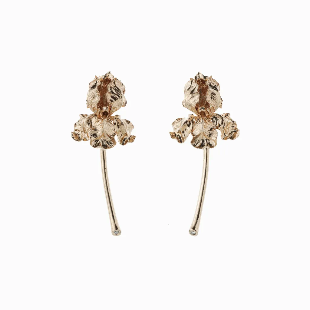 …Janja Prokić, která tradičně pracuje s mytologickými a archetypálními motivy a nejinak tomu je i v nominované kolekci Eiréné…