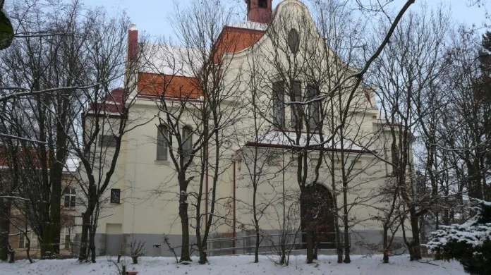 Kostel - Multicentrum v Horních Beřkovicích