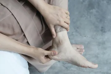 „Přestala jsem úplně chodit.“ Revma může změnit život i ve čtrnácti