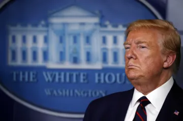 Počty nezaměstnaných v USA prudce rostou, tamní ekonomiku čeká podle odhadu strmý pád