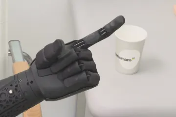 Klinika ve Lvovské oblasti dává zraněným vojákům nové končetiny