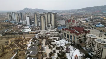 Nedokončené stavební projekty Evergrande ve městě Š’-ťia-čuang v Číně