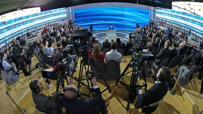 Vladimir Putin odpovídá na dotazy diváků