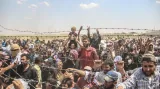 Prchající Syřané čekají u hranice s Tureckem