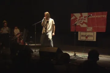 Čtení knih a křížovky jsou nejlepší trénink, radí mistr ve slam poetry