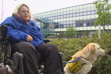 Ženu s asistenčním psem nepustili na výstavu Titanic. Organizátoři dostali pokutu