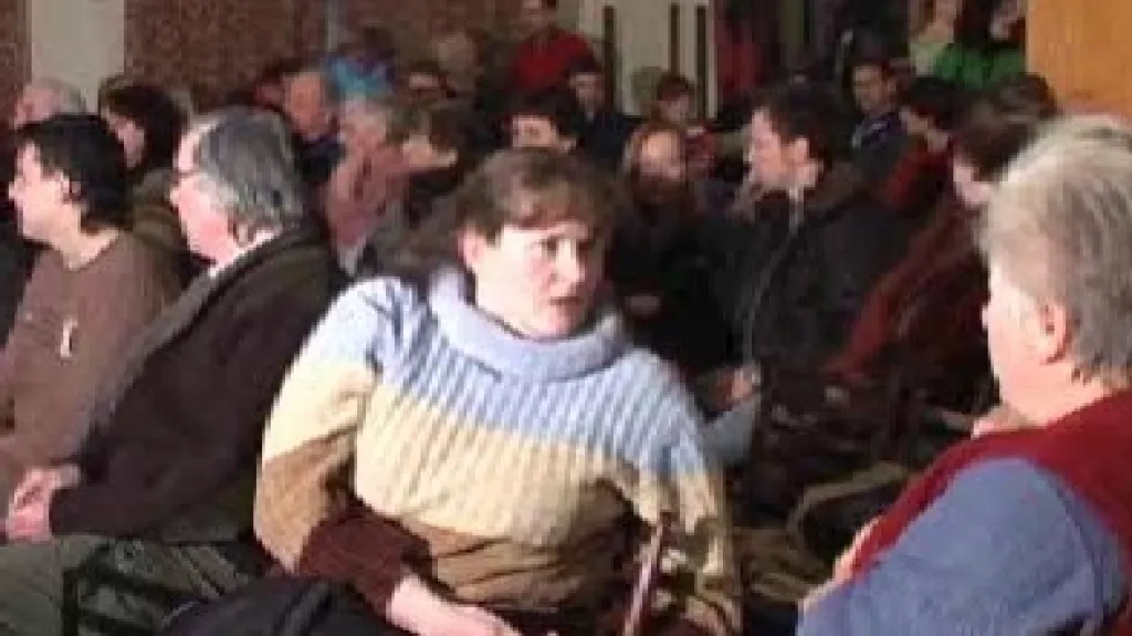 Diváci před filmovou propjekcí