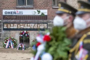 V Pardubicích si připomínají 80. výročí heydrichiády. Na počest zavražděných zapálili skoro dvě stovky svíček