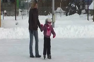 V Grygově funguje venkovní kluziště