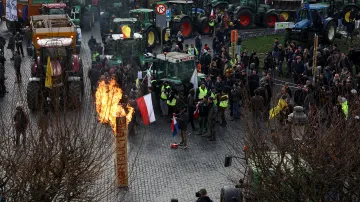Protesty zemědělců před Evropským parlamentem během summitu Evropské unie