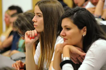 Přijímačky na vysoké školy v Praze podražily. Studenti zaplatí až 800 korun