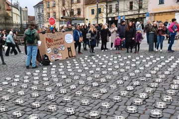 Lidé v Kladně demonstrovali za ukončení provozu útulku Bouchalka