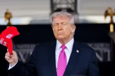 Trump souhlasil s odložením zvýšených cel pro EU