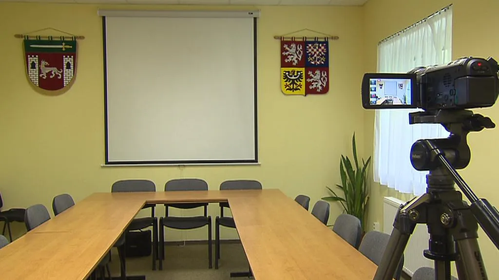 Kamera v jednací síni obecního úřadu