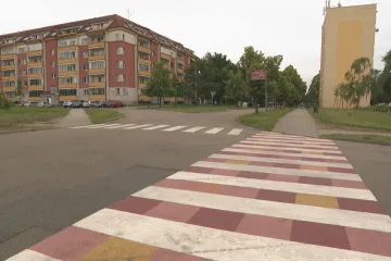 Barevný přechod v Hodoníně má zvýšit bezpečnost chodců i oživit město