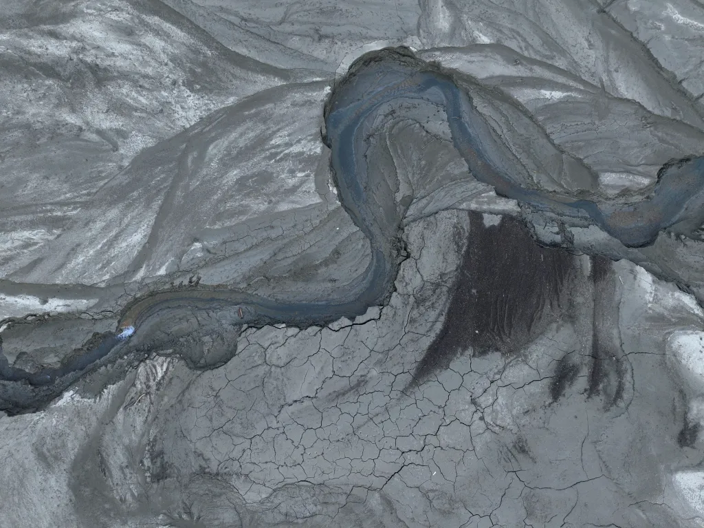 Podle vědců jsou nyní příčinou úbytku vody v jezeře extrémní výkyvy počasí spojené se změnou klimatu