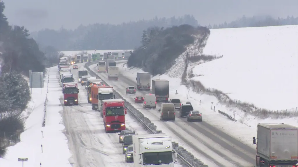 Sněžení a komplikace v dopravě