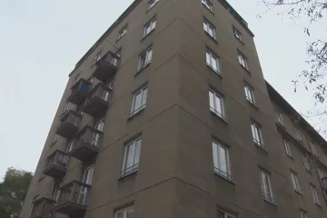Most bojuje proti obchodu s chudobou, i nadále hodlá vykupovat byty