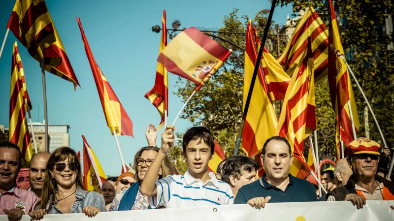 Katalánci demonstrují za jednotu Španělska