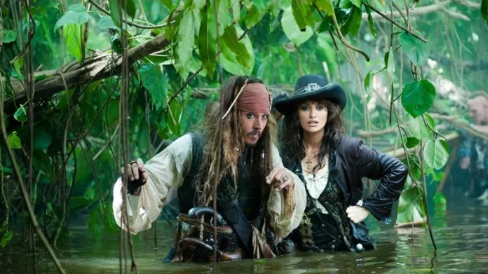 Johnny Depp a Pénelope Cruz ve filmu Piráti z Karibiku