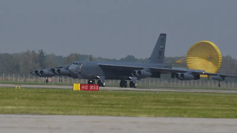 Americké bombardéry přistály 13. září na letišti v Mošnově nedaleko Ostravy.