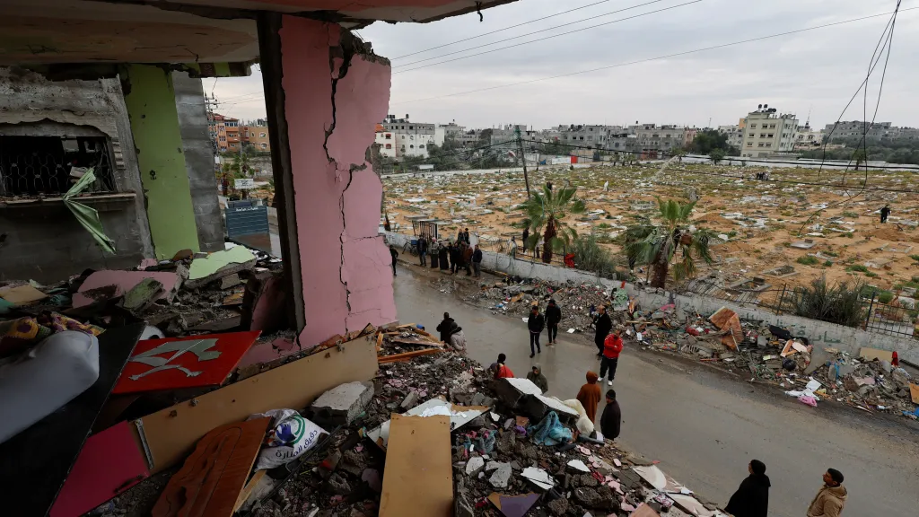Následky izraelského náletu v Rafahu