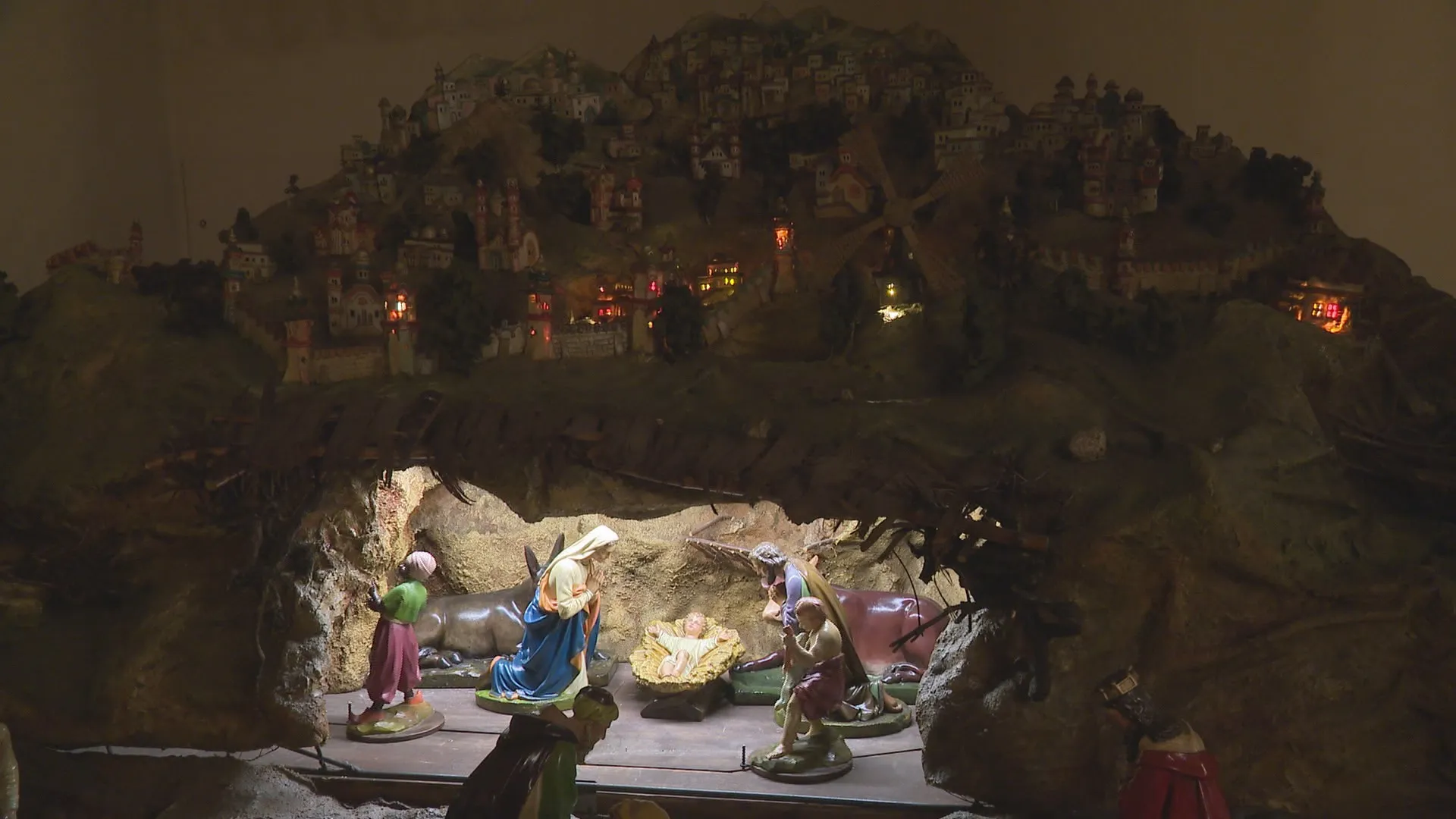 Trojice bratrů spojila síly, obec na Zlínsku se tak dočká opraveného betlému