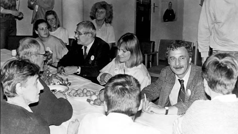 Sametové zasedání v divadle Semafor (1989)