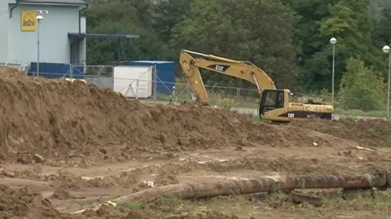 Stavba hobbymarketu v Brně-Ivanovicích pokračuje