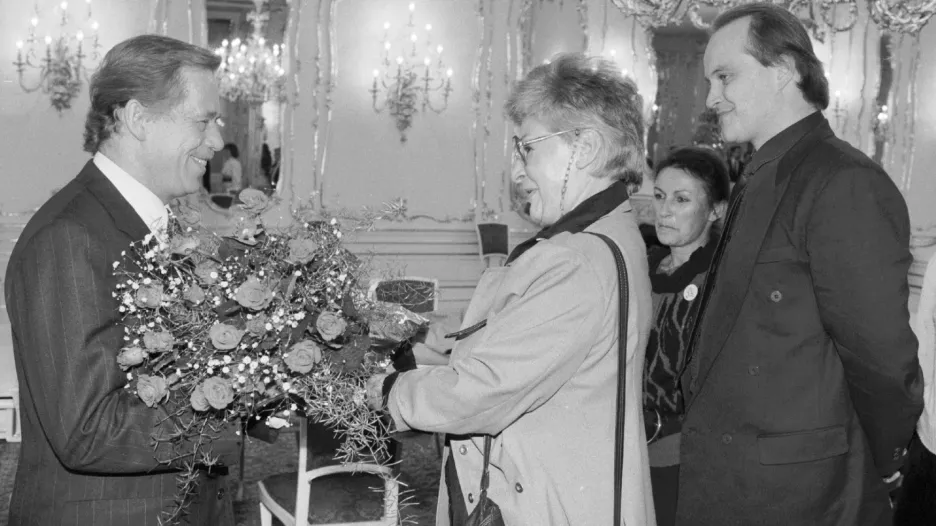 Kamila Moučková s Václavem Havlem a Michaelem Kocábem v roce 1991