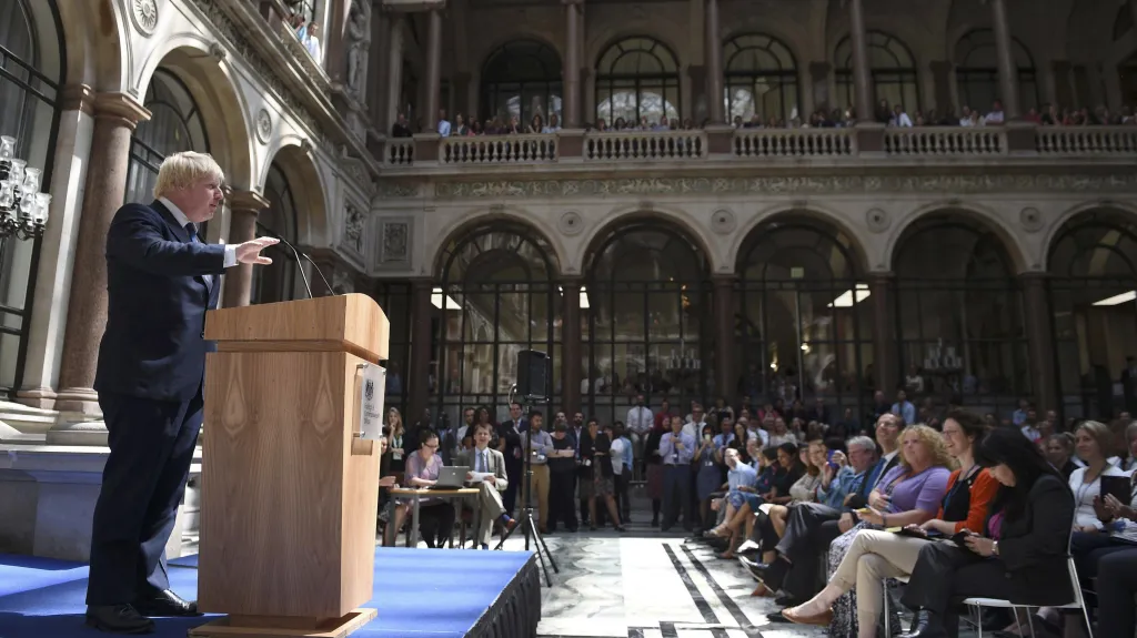 Boris Johnson v úvodním projevu k zaměstnancům britského Foreign Office