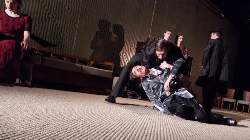 Kvartýr - inscenace Národního divadla Praha. Režie: David Jařab.