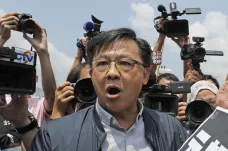 Útočník pobodal v Hongkongu propekingského poslance, kterého kritizují demonstranti