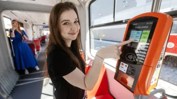Zahájení zkušebního provozu nové tramvaje Škoda 52T