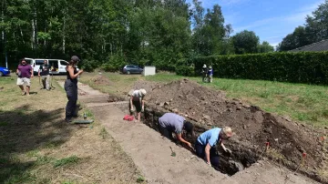 Ve Svatavě na Sokolovsku odkrývají archeologové ženský koncentrační tábor