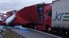 Nehoda kamionů na D1