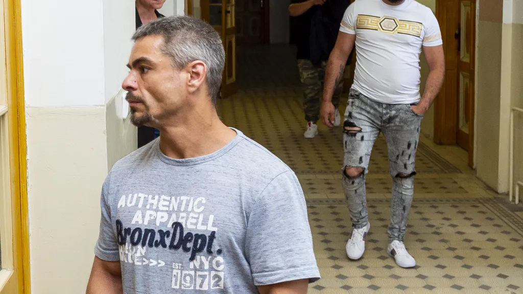 Zleva obžalovaní Jiří Demeter a Radek Čonka u teplického okresního soudu v srpnu 2020