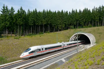 Z Berlína do Mnichova rychleji než do Prahy. Německo otevírá trať, která dělá tečku za sjednocením