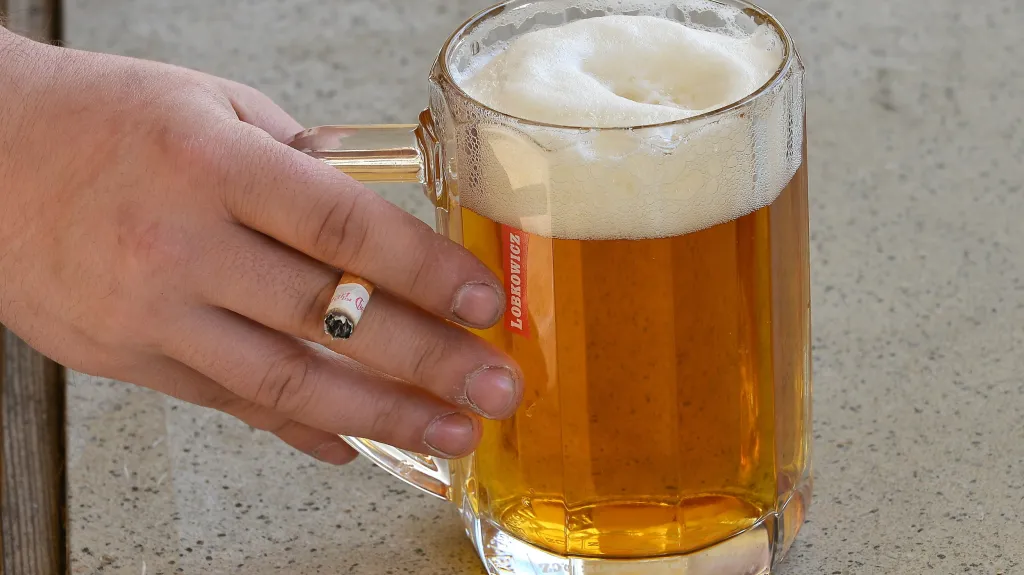 Alkohol a cigarety